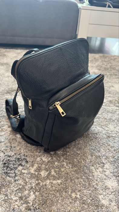 Стилна дамска раница от естествена кожа – черна, многофункционална