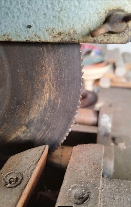 Fierastrau debitat metal 220v cu menghina unghiulara