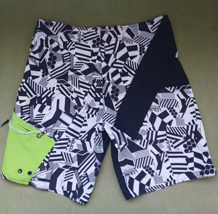 Сърф бермуди на PROTEST, номер L, 46-48 см в талията и до 58 в таза.