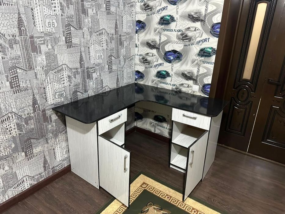 Продам парту, компьютерный стол