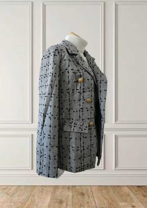 Дамско сако в сиво, с двуредно закопчаване