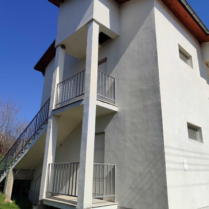 Продава къща с акт 16