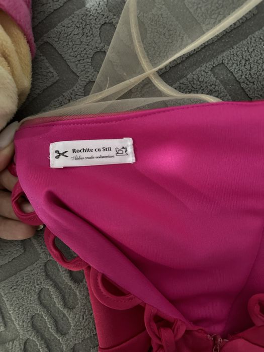 Rochie de ocazii purtata ca nasa