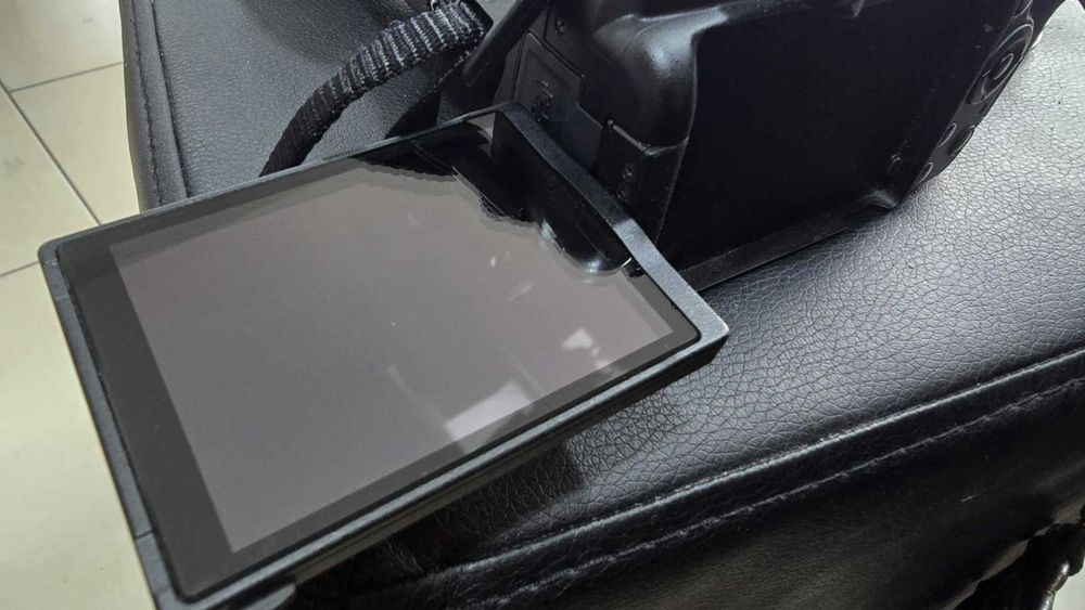 фотоапарат Nikon D5100 + обектив Sigma 18-300mm f/3.5-6.3 DC OS