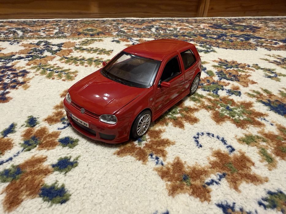 Machete Volkswagen Golf 4 R32, Beetle A5, Renault 8 Gordini 1/24