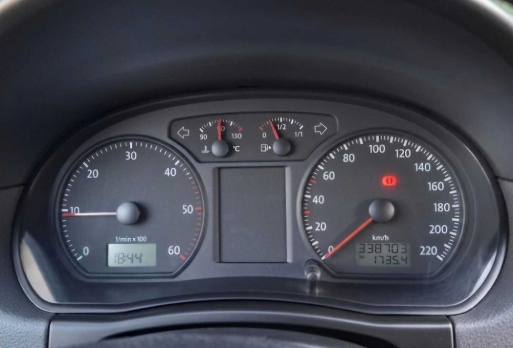 Vând polo 1.9 /2800euro neg