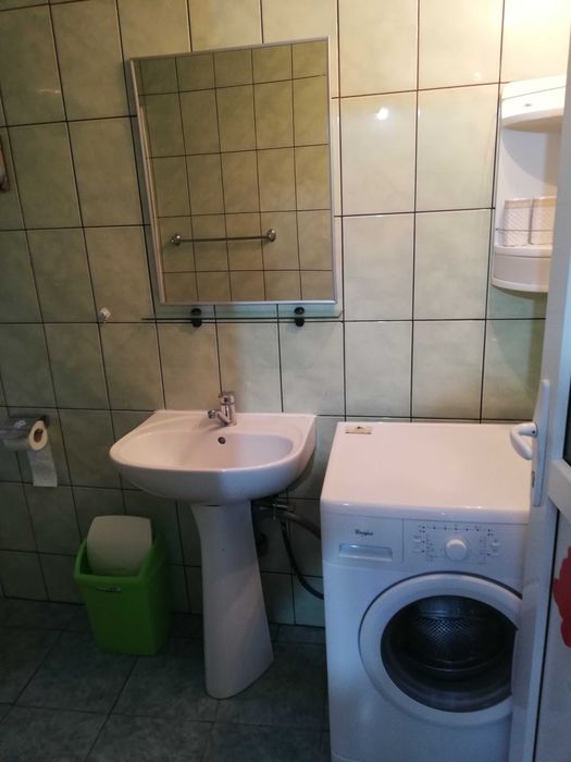 PIata Victoriei McDonald's metrou gars.vila etajul 350 de euro cu utilitati incluse