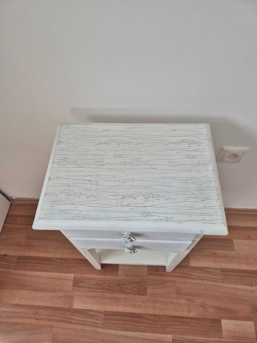 Măsuță / noptieră din lemn, stil shabby chic