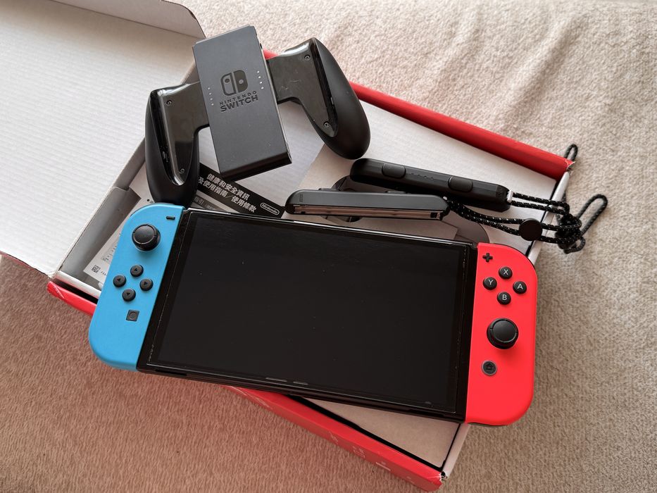Игровая приставка Nintendo Switch OLED красный-синий