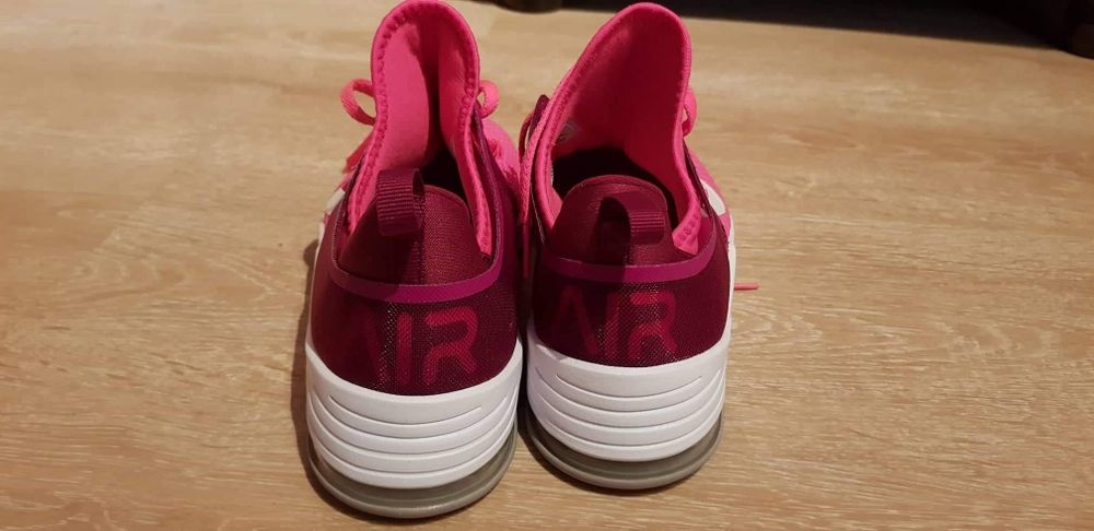 Adidasi NIKE noi, originali