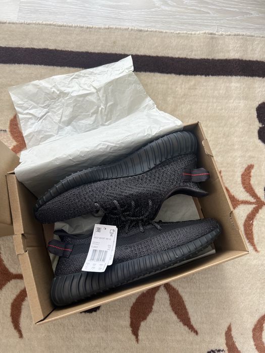 yeezy 350 blackrefflective (40,41,42,44)