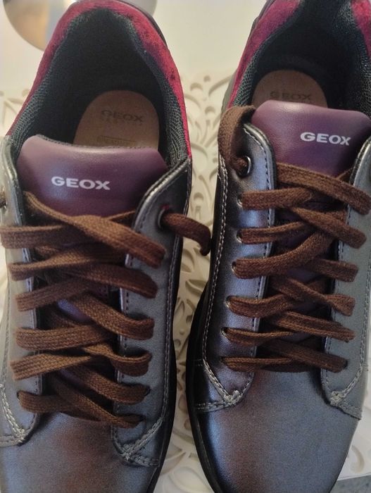 Vind pantofi de damă noi nefolosiți.