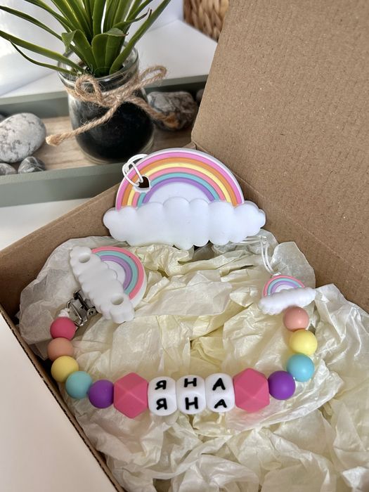 Силиконов клипс за биберон с име и гризалка