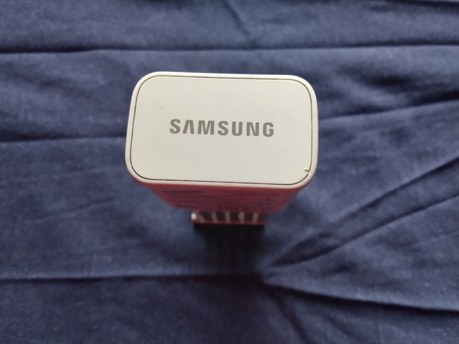 оригинално бързо зарядното устройство за смартфони и таблети