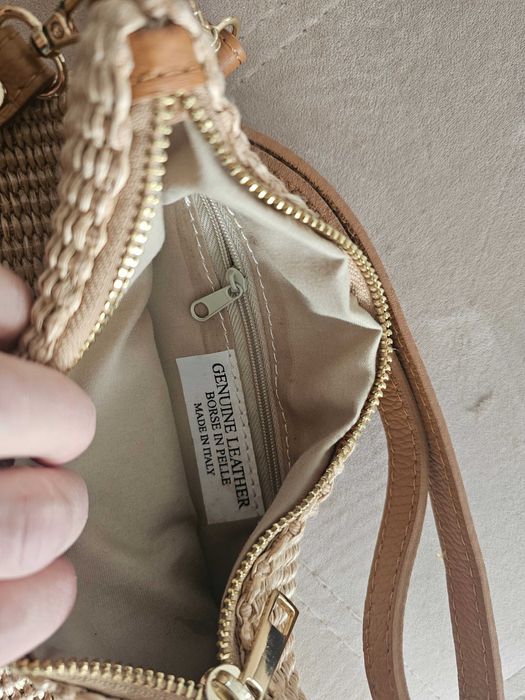 Подарява детски дрешки за момиче 9-12г и 2 нови чантички