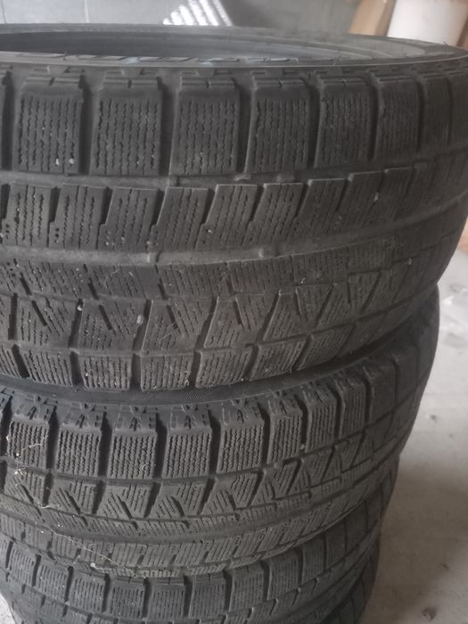 Продам резину Bridgestone 215,55,16 зима