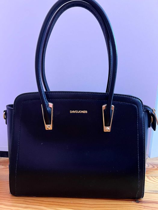 Черна дамска чанта David Jones