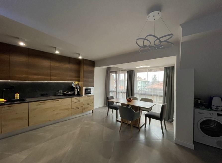 Дава се под наем Тристаен апартамент в Пловдив, Център - 122 кв.м за 850 € - Снимка #4