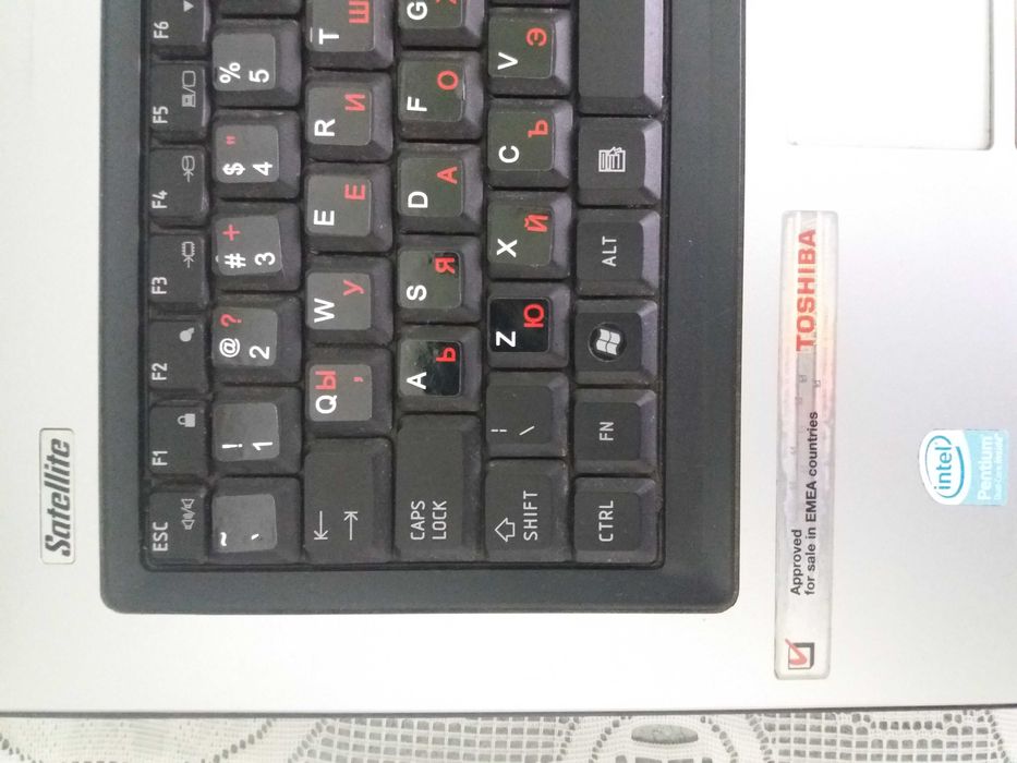 Лаптоп TOSHIBA Satellite + подарък