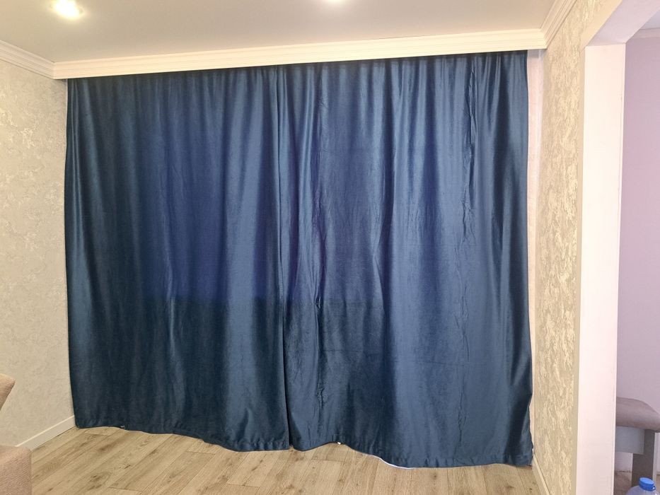 Яркие синие шторы с тюлем, после стирки