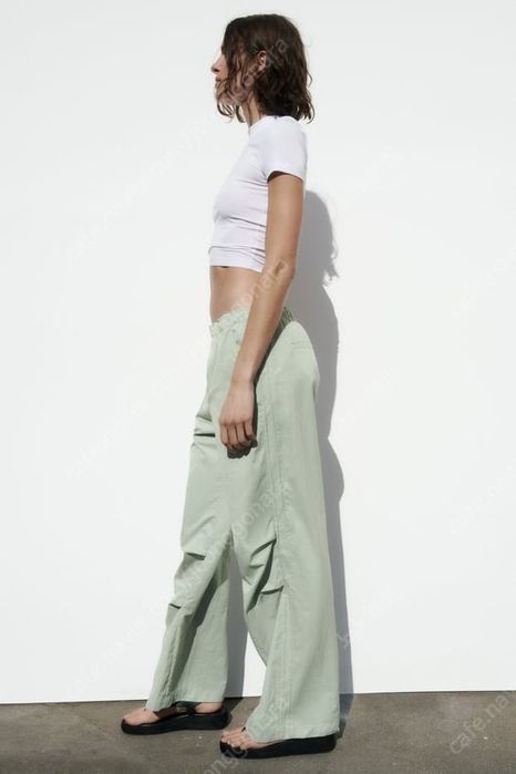 Pantaloni cargo Zara