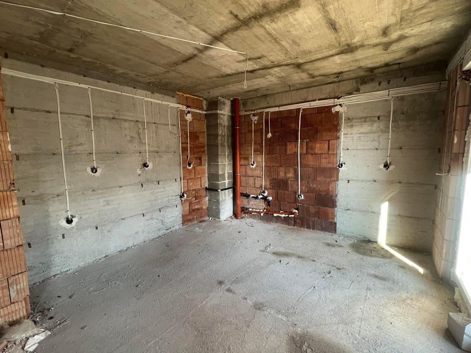 Продава се Тристаен апартамент в Пловдив, Остромила - 104 кв.м за 711 €/кв.м - Снимка #2