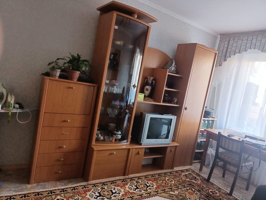 Шкаф горка для гостиной