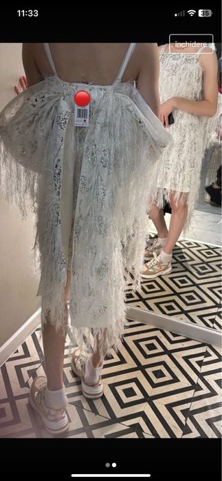 Rochie alba cu franjuri si funda mare la spate