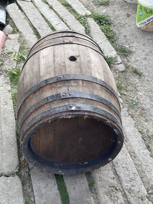 Vând butoi de țuica de 100 litri  sau schimb