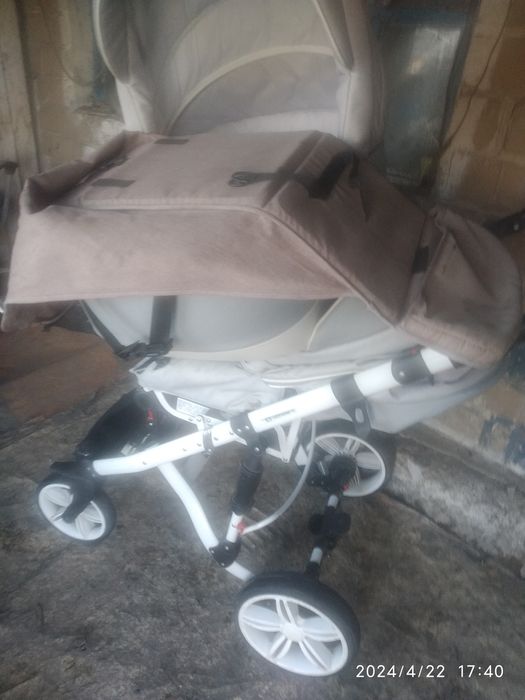 Срочна продам коляску детски