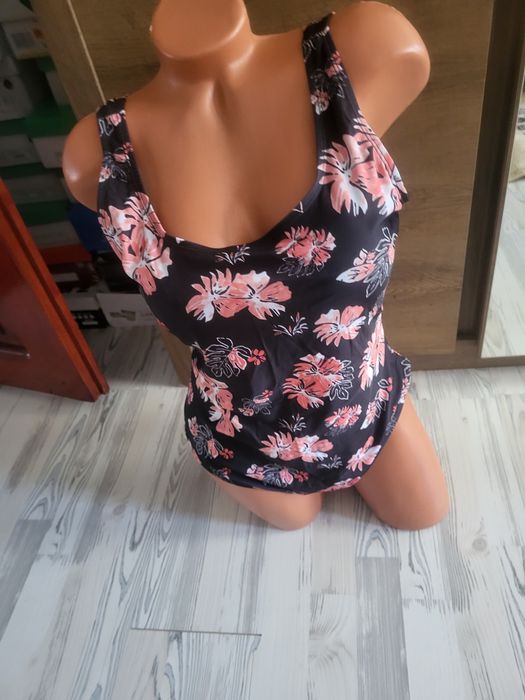 Vând Costum Baie