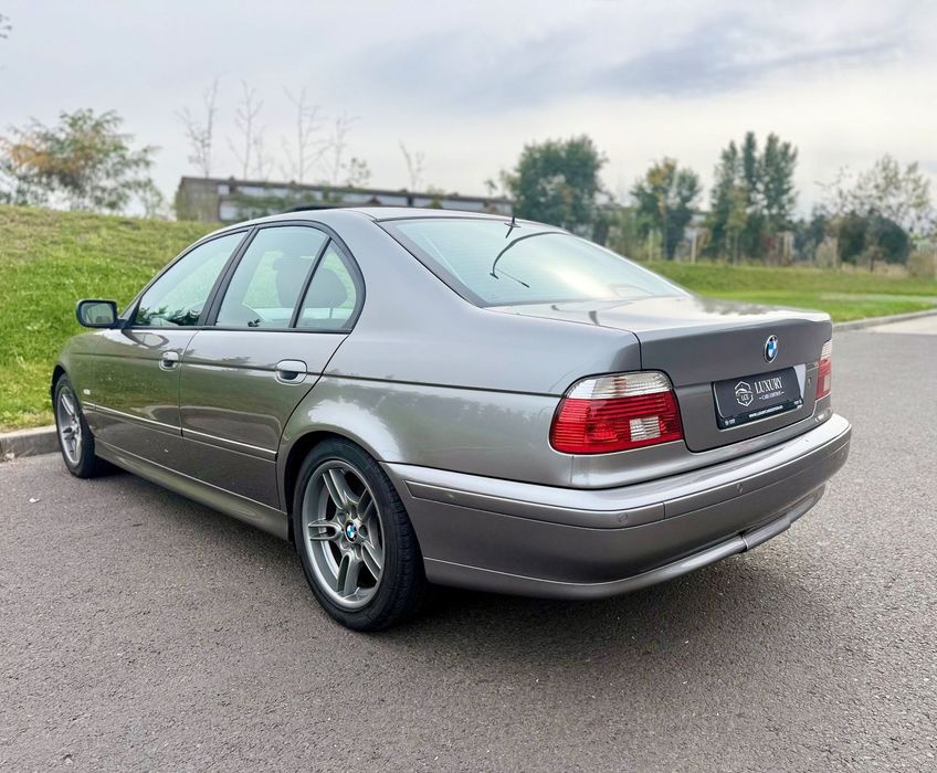 BMW  2003 — imagine 5