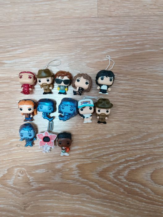 продаю фигурки по сериалу очень странные дела цена каждой 800 тенге