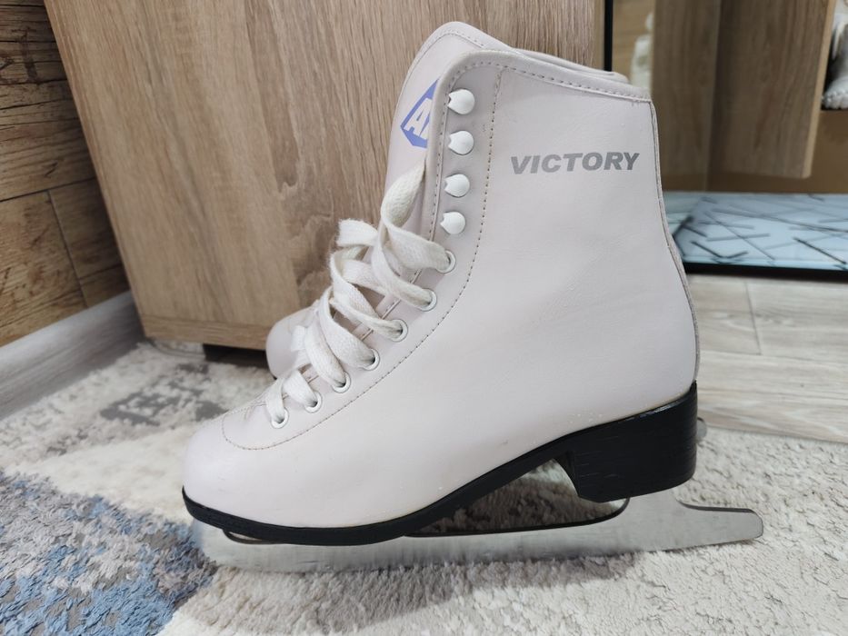 Фигурные коньки теплые 36 размер