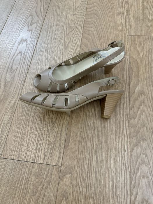 Босоножки женские