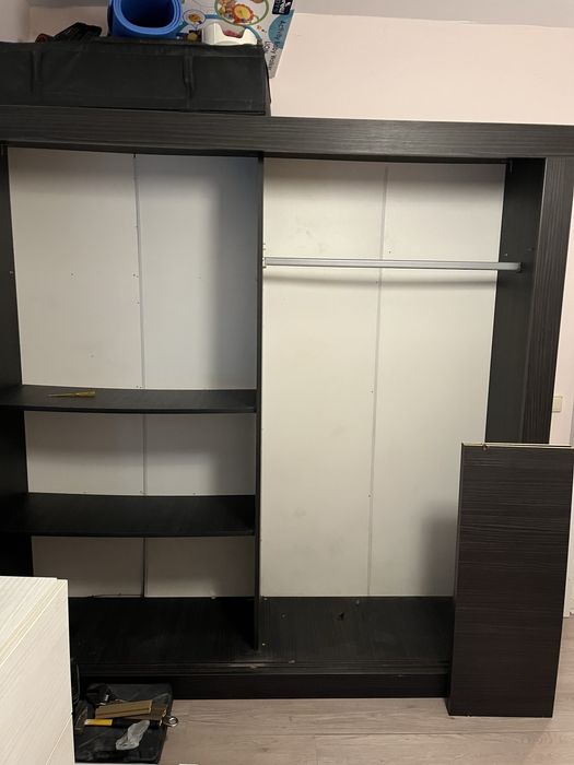 Спалня с гарсероб и шкафчета