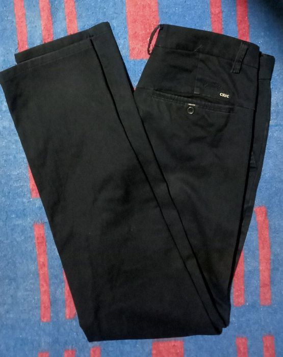 Bolalar maktab formasi sotiladi