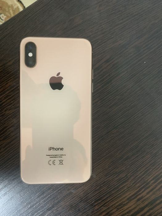 iPhone XS Gold.
