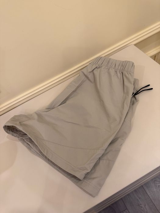 Спортивные шорты