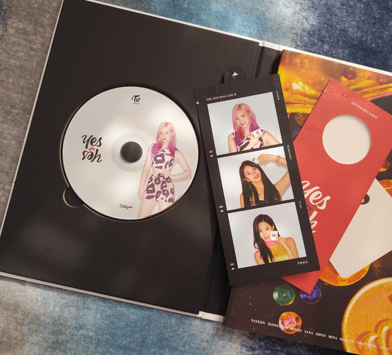 Kpop албуми на Twice и New jeans