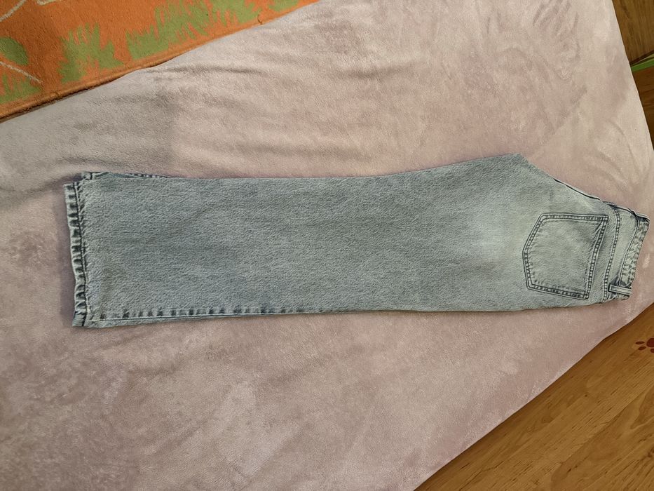 Продавам сиви дънки “mom fit” от зара