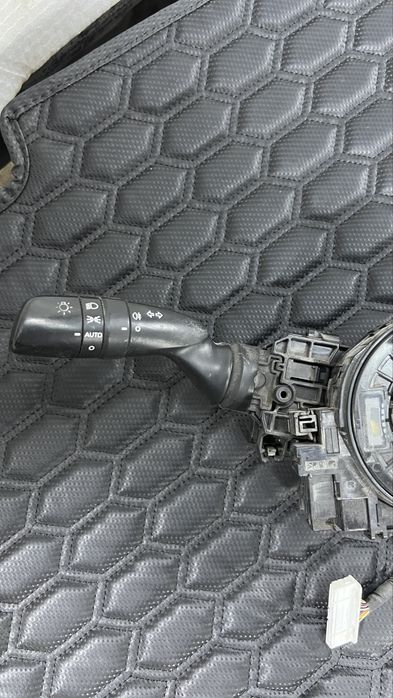 Подрулевой переключатель Камри 70