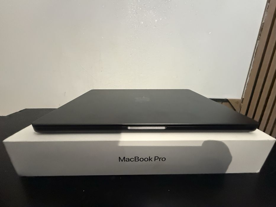 Macbook Pro M5 гаранция до януари 2028
