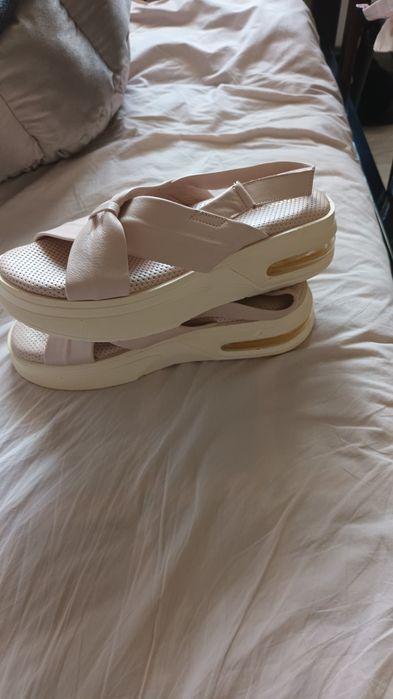 Новые босоножки размер 40. Кожанные.Производитель Турция.