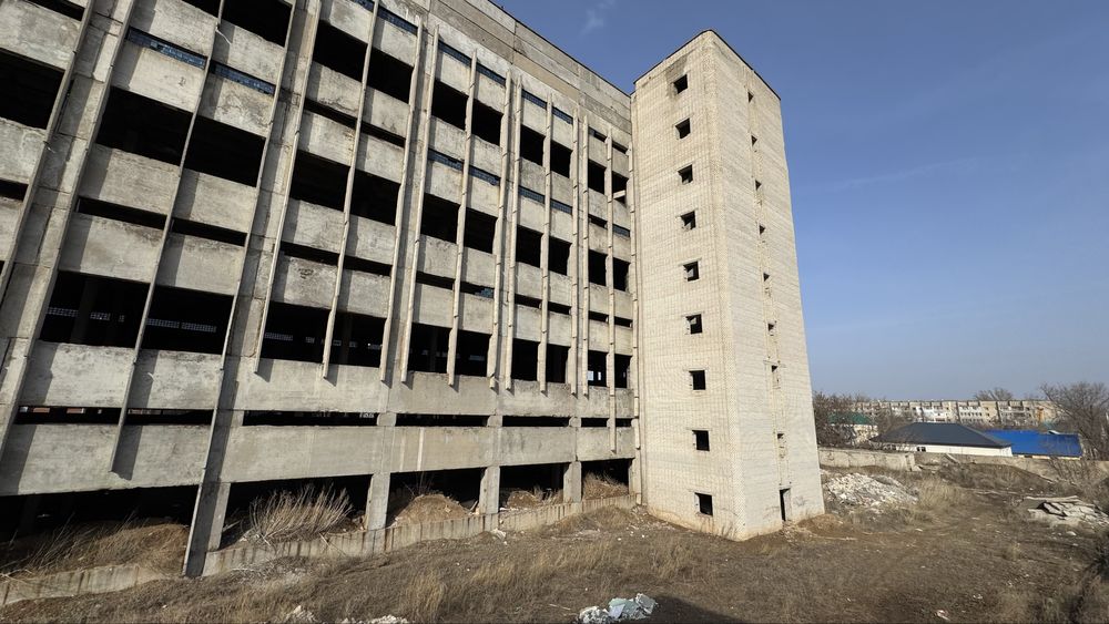 Продам здание в центре города.