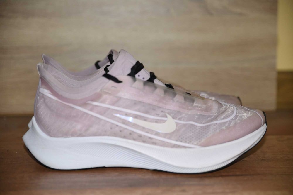 NIKE Zoom Fly 3 оригинални маратонки 42 номер