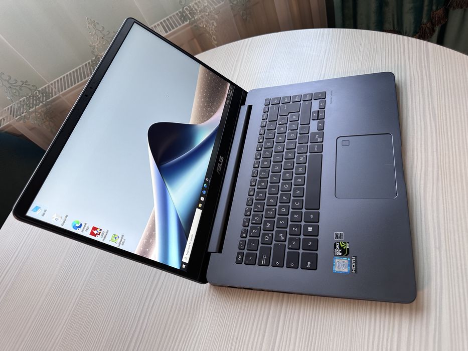 Asus ZenBook 15’ - inte i5 - GTX950 2Gb - 8Gb RAM - SSD240 - taste iluminate