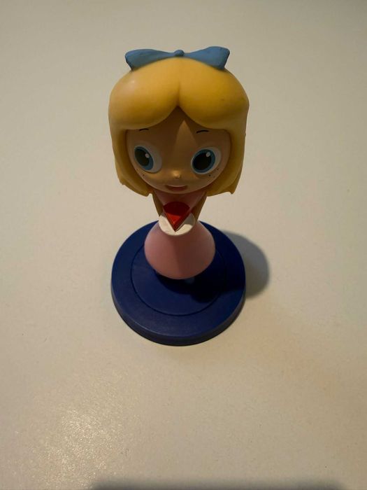 Povesti Audio Litera Libertatea doar figurina Alice in tara minunilor