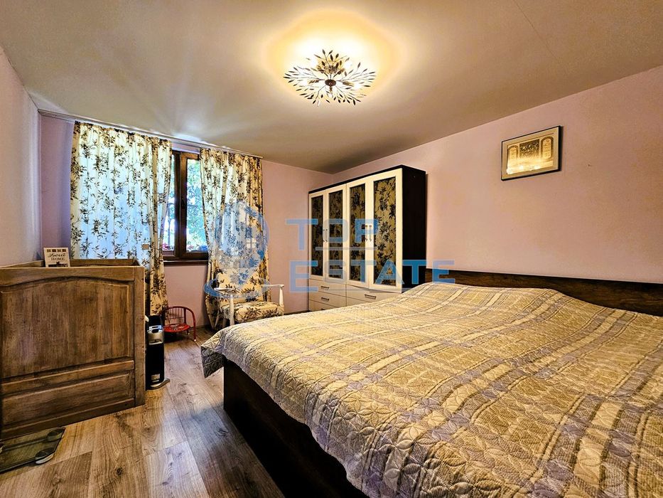 Имение с над 5 декара двор и две къщи в с. Паскалевец, област В. Търн