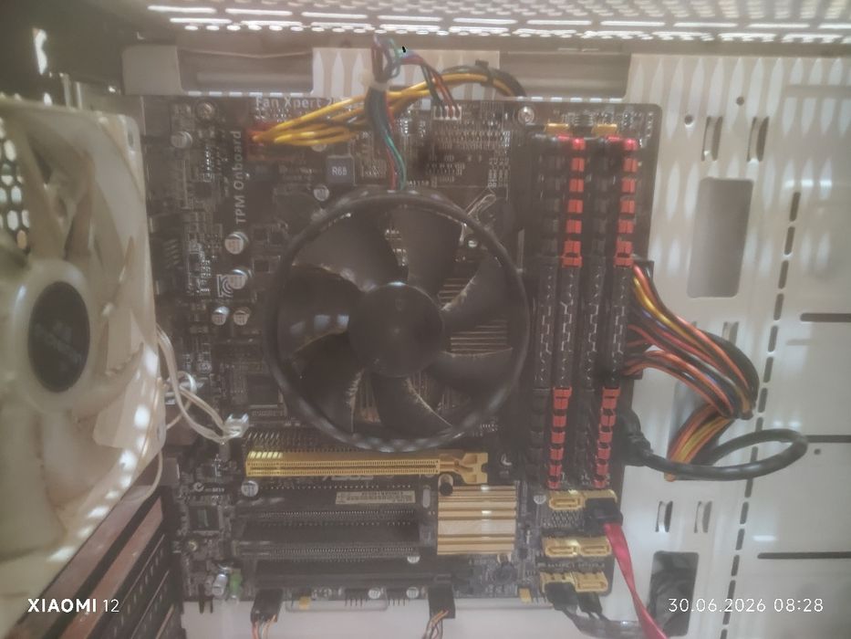 Vand urgent pc i3 16 gb ram